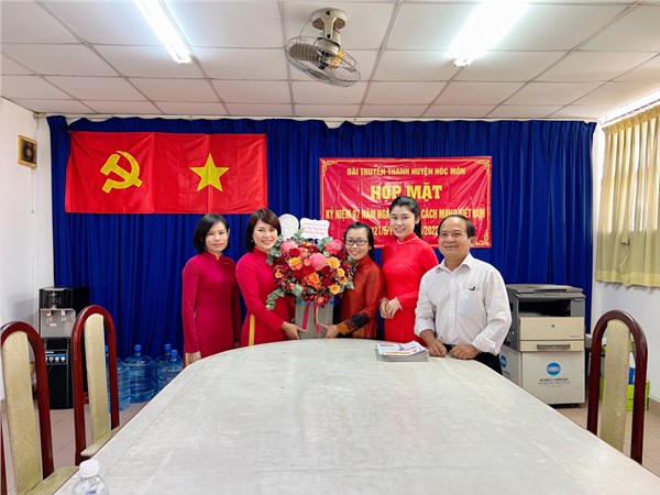 Agribank Chi nhánh Hóc Môn chúc mừng ngày Báo chí Cách mạng Việt Nam